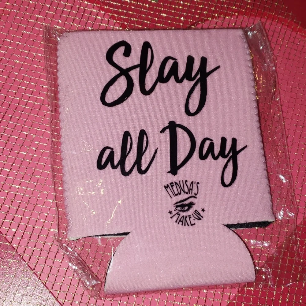 ❇️Medusa Makeup DISCONTINUED 2019 L.E. Drink Koozie NWT/SEALED